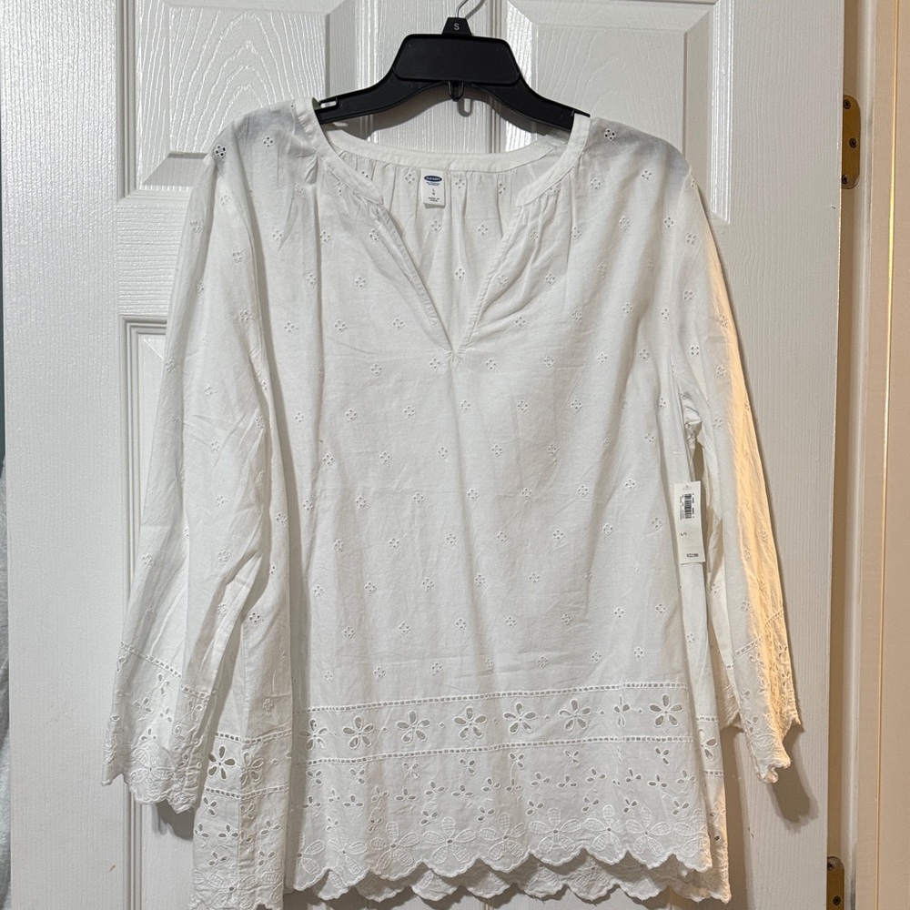 Old Navy Elegant White Blouse with Eyelet Design